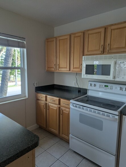 Building Photo - 2706 Pass a Grille Way