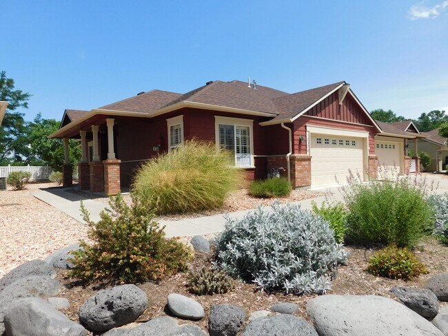 Building Photo - Spacious 2-Bed in Fountain Greens!