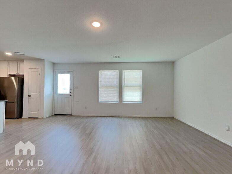 Building Photo - 9007 Lunar Cove