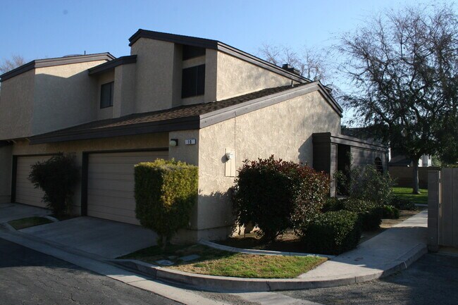 Building Photo - 5500 Lennox Ave