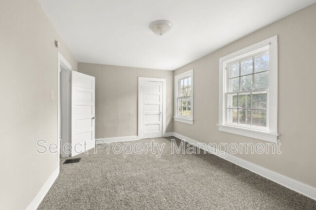 Building Photo - 3712 S Anthony Blvd