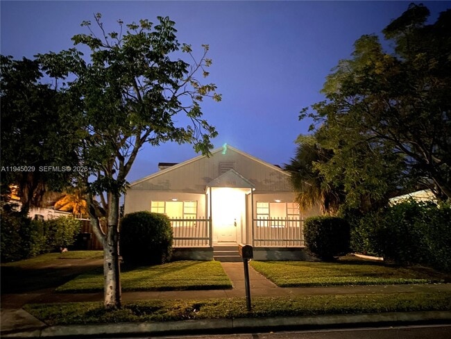 Building Photo - 643 33rd St