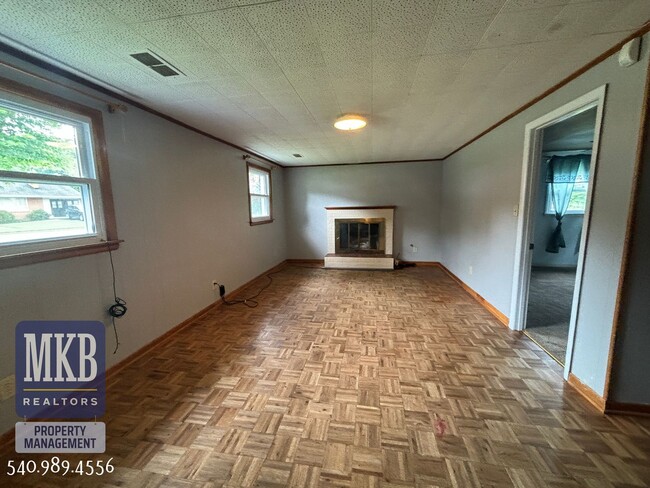 Building Photo - 3158 Galloway Dr