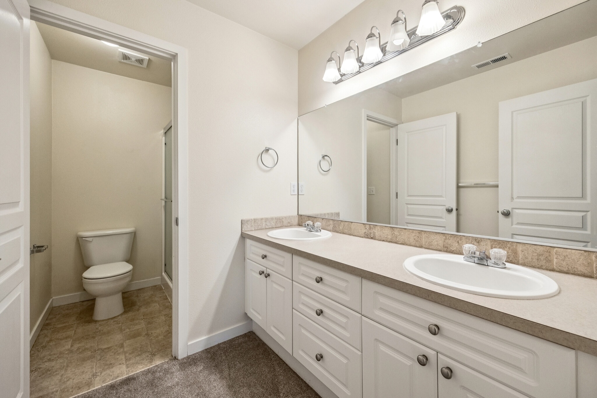 master bath - 325 NW 209th Ave