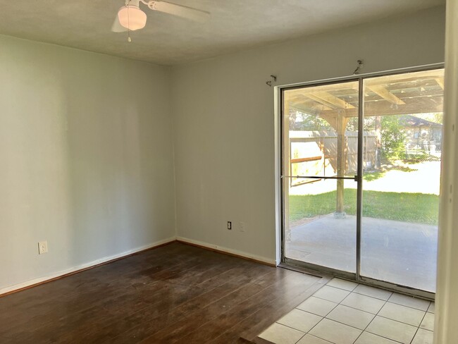 Building Photo - 2521 S Pearland Ave