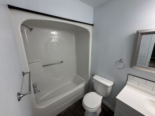 Building Photo - 3 Bed 2.5 Bath Home with 2 Car Detached Ga...