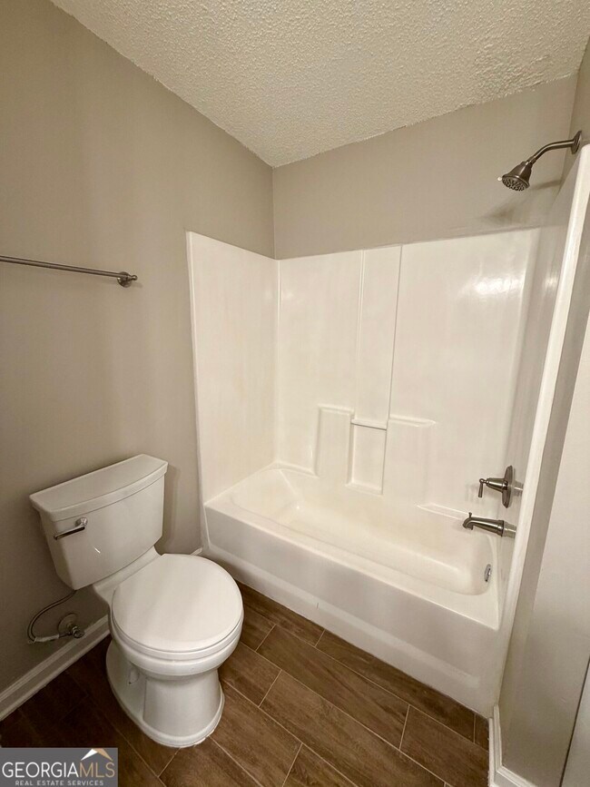 Building Photo - 438 Admiral's Walk Dr
