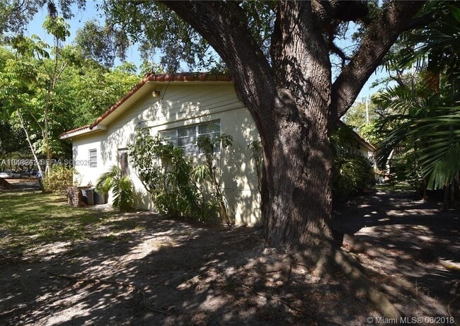 Building Photo - 800 Andalusia Ave