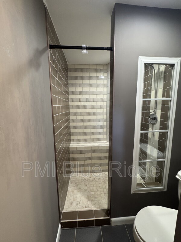 Building Photo - 25 Leisure Mountain Rd