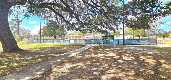 Building Photo - 811 17th Ave