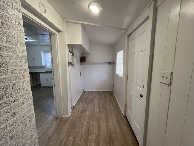 Building Photo - 2104 26th St