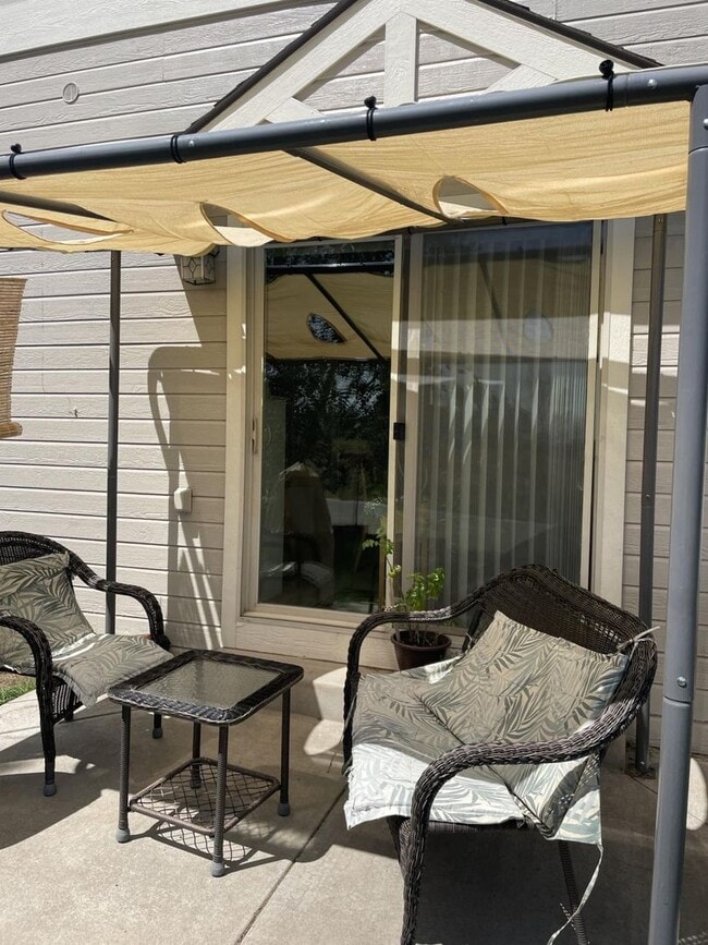 Building Photo - 3 Bedrooms 2.5 Baths with A/C!!!