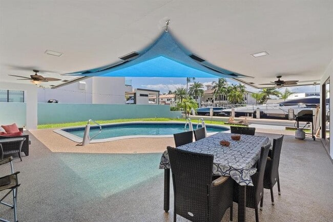 Building Photo - 3080 NE 43rd St