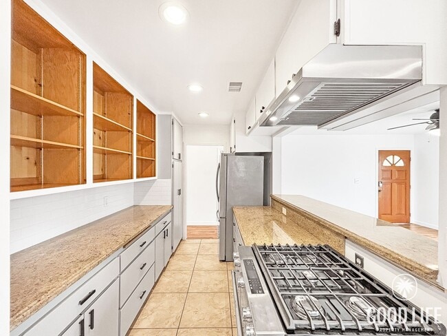 Building Photo - Inviting 3BD/2BA South Park Home with Turf Yards, Hardwood Floors & A/C