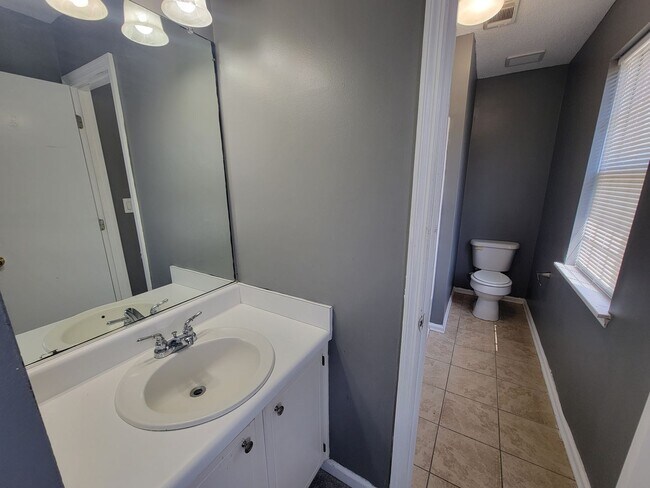 Building Photo - 1846 S Barton Dr