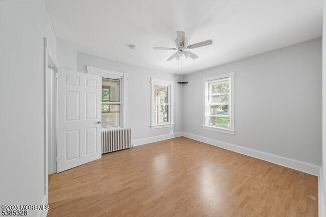 Building Photo - 479 Line Rd