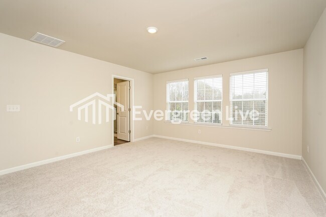 Building Photo - 5579 Hydrangea St