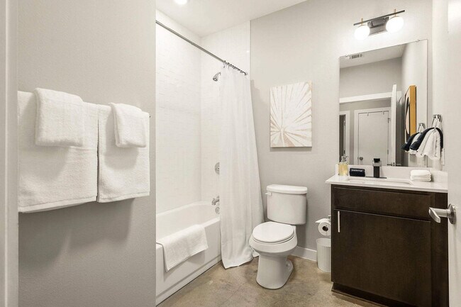 Building Photo - 2505 Thornton Rd