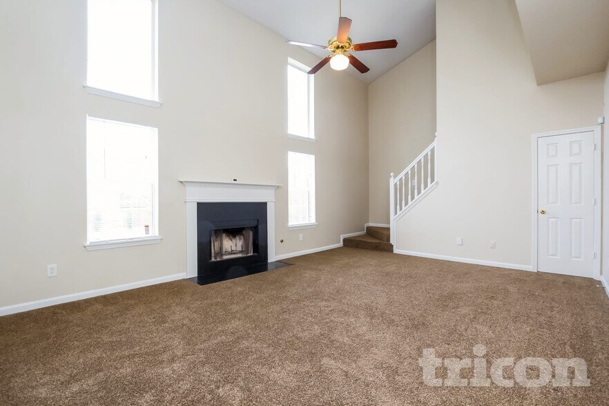 Building Photo - 3546 Riverview Club Dr