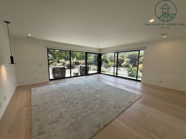 Building Photo - Newly Remodeled Spacious Three Bedroom Quail Lodge Home