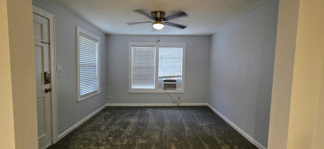 Building Photo - 1 bed/1 bath backhouse near TCU