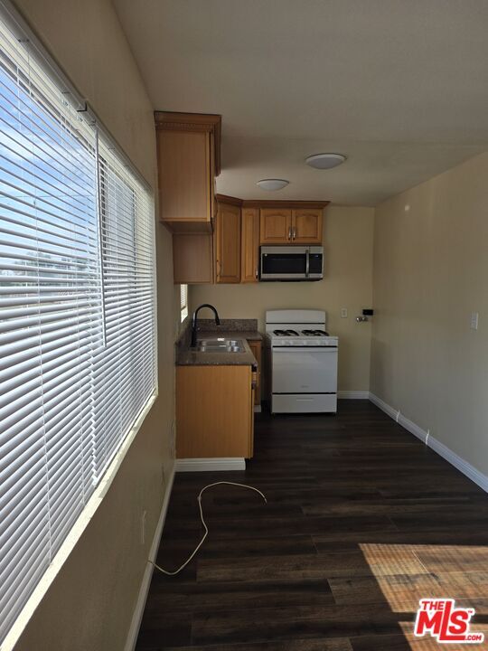 Building Photo - 754 E 84th Pl