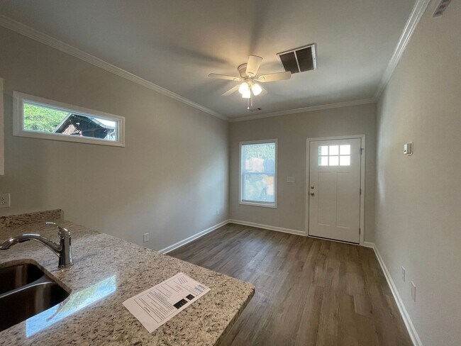 Building Photo - 160 Johnson Dr Ext