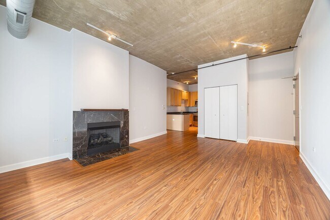 Building Photo - 1305 S Michigan Ave