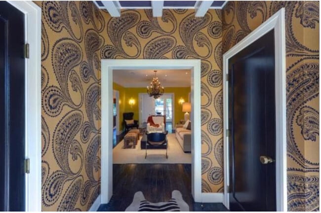 Building Photo - 624 N West Knoll Dr