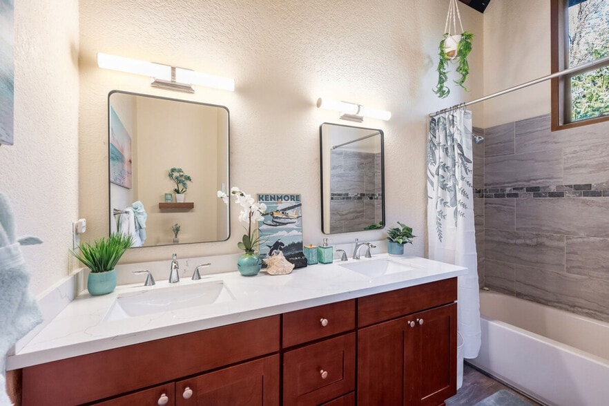 Building Photo - 5504 NE 190th St