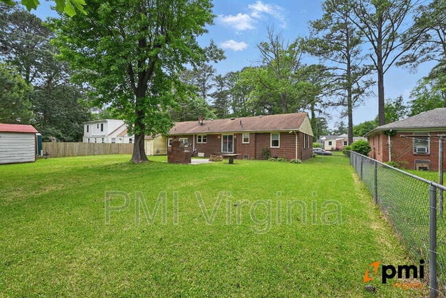 Building Photo - 812 Jasmine Ave