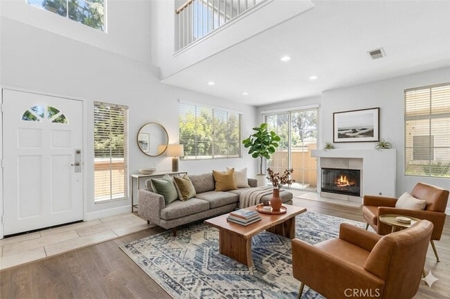 Building Photo - 10 Bravo Ln