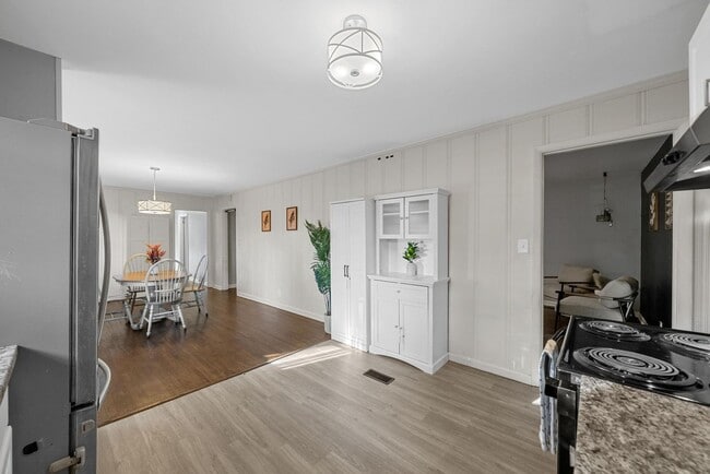 Building Photo - 102 Preston Dr