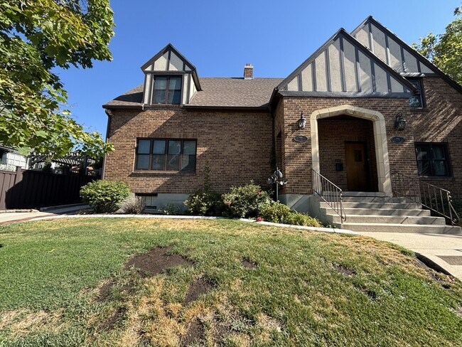 Building Photo - 77 Hillside Ave
