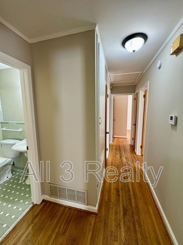 Building Photo - 3253 Windwood Dr