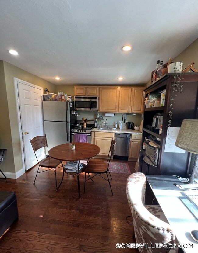 Building Photo - 735 Somerville Ave