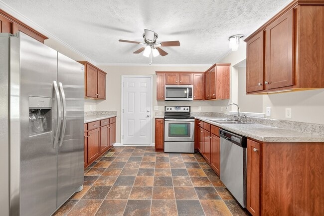 Building Photo - 2504 Angelyn Dr
