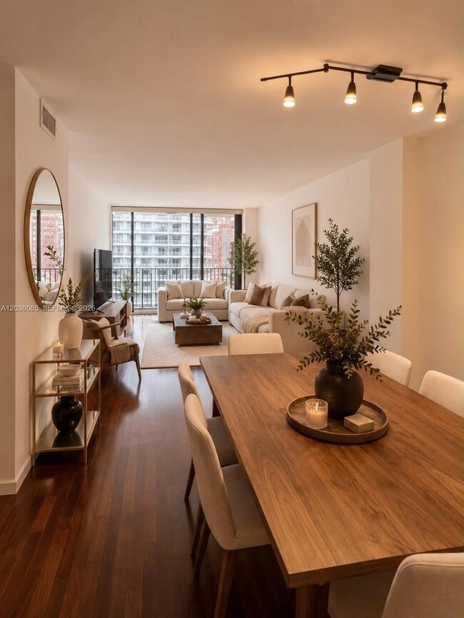Building Photo - 1450 Brickell Bay Dr