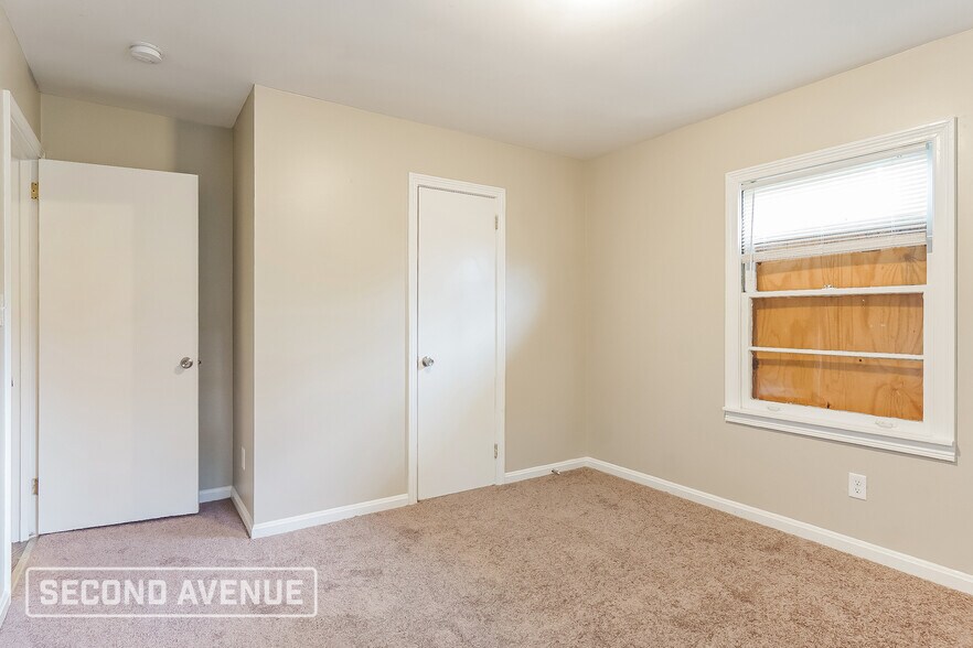 Building Photo - 9725 Red Ln Dr