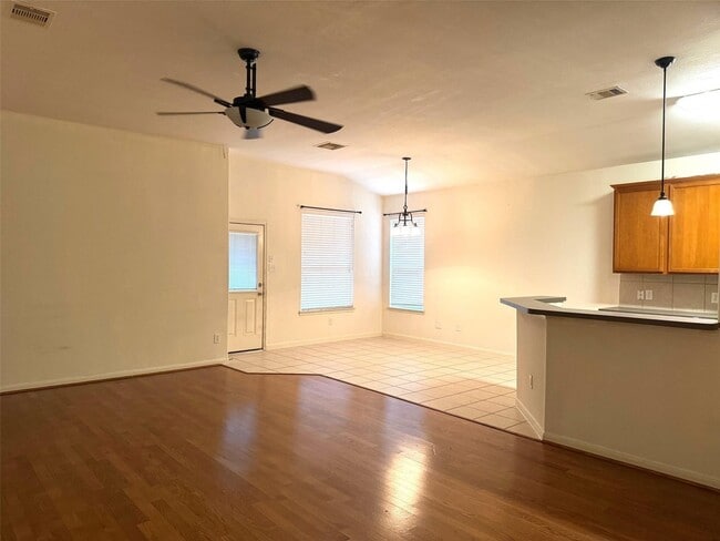 Building Photo - 6439 Applewood Forest Dr