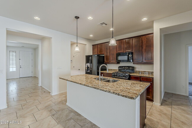 Building Photo - 2008 E Stacey Rd