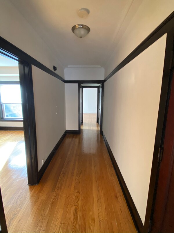 Building Photo - 1419 W Leland Ave