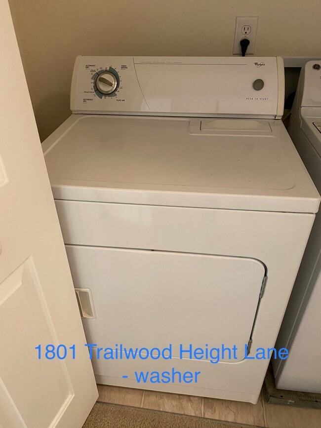 Building Photo - 1801 Trailwood Heights Ln