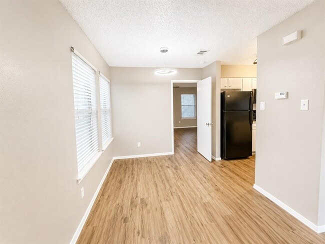 Building Photo - 10507 Mellow Ln