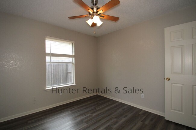 Building Photo - 4001 Tallwood Dr