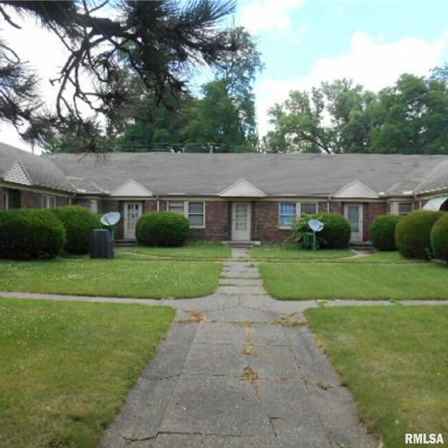Primary Photo - 1728 E Locust St