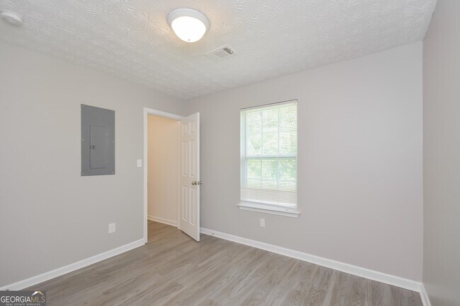 Building Photo - 541 Dove Way