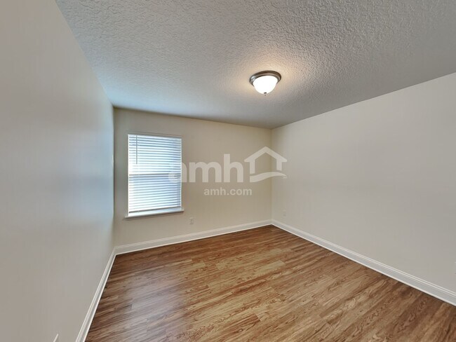 Building Photo - 3136 Creek Village Ln