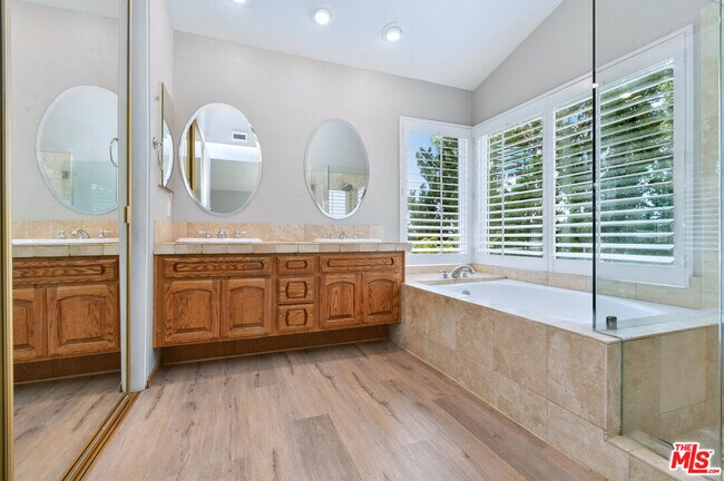 Building Photo - 2649 Rikkard Dr