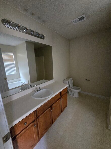 Building Photo - 154 Amelia Garden Way